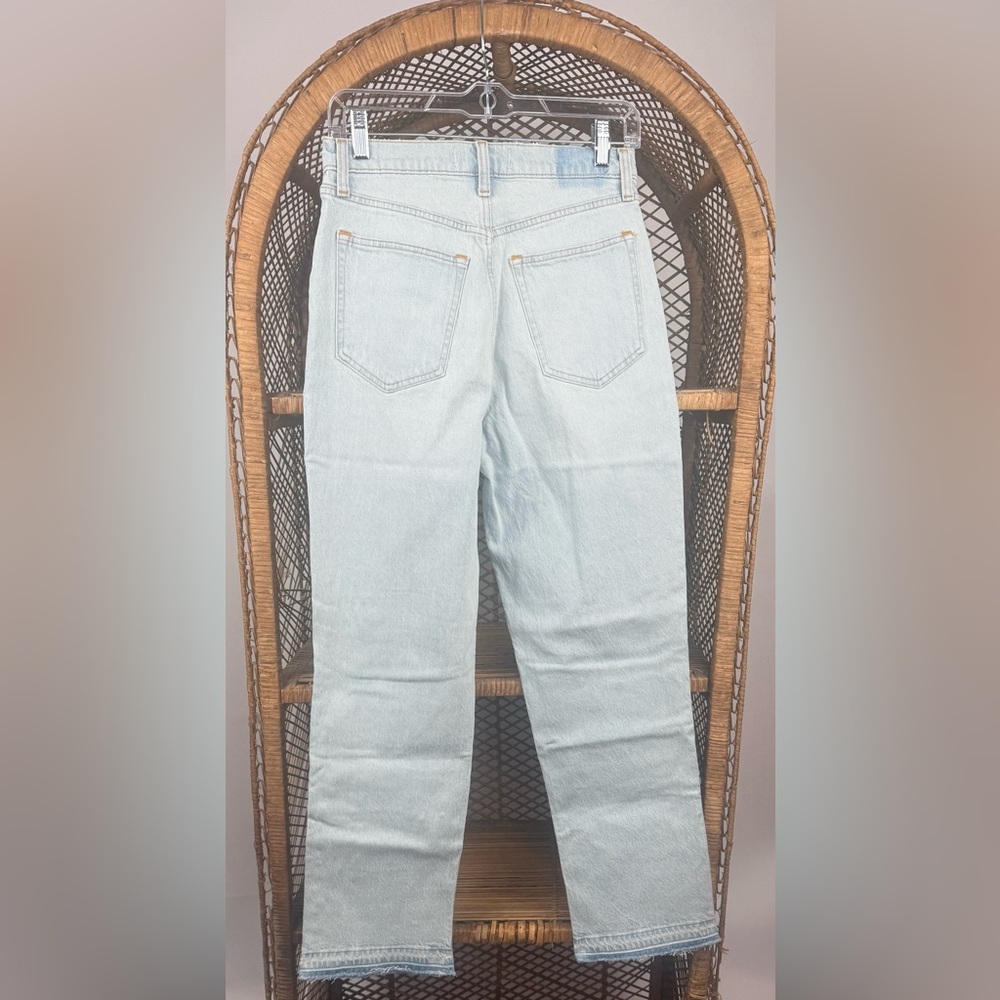 Abercrombie Ultra High Rise 90s Straight Jeans 28R NWT Raw Hem - Picture 9 of 10